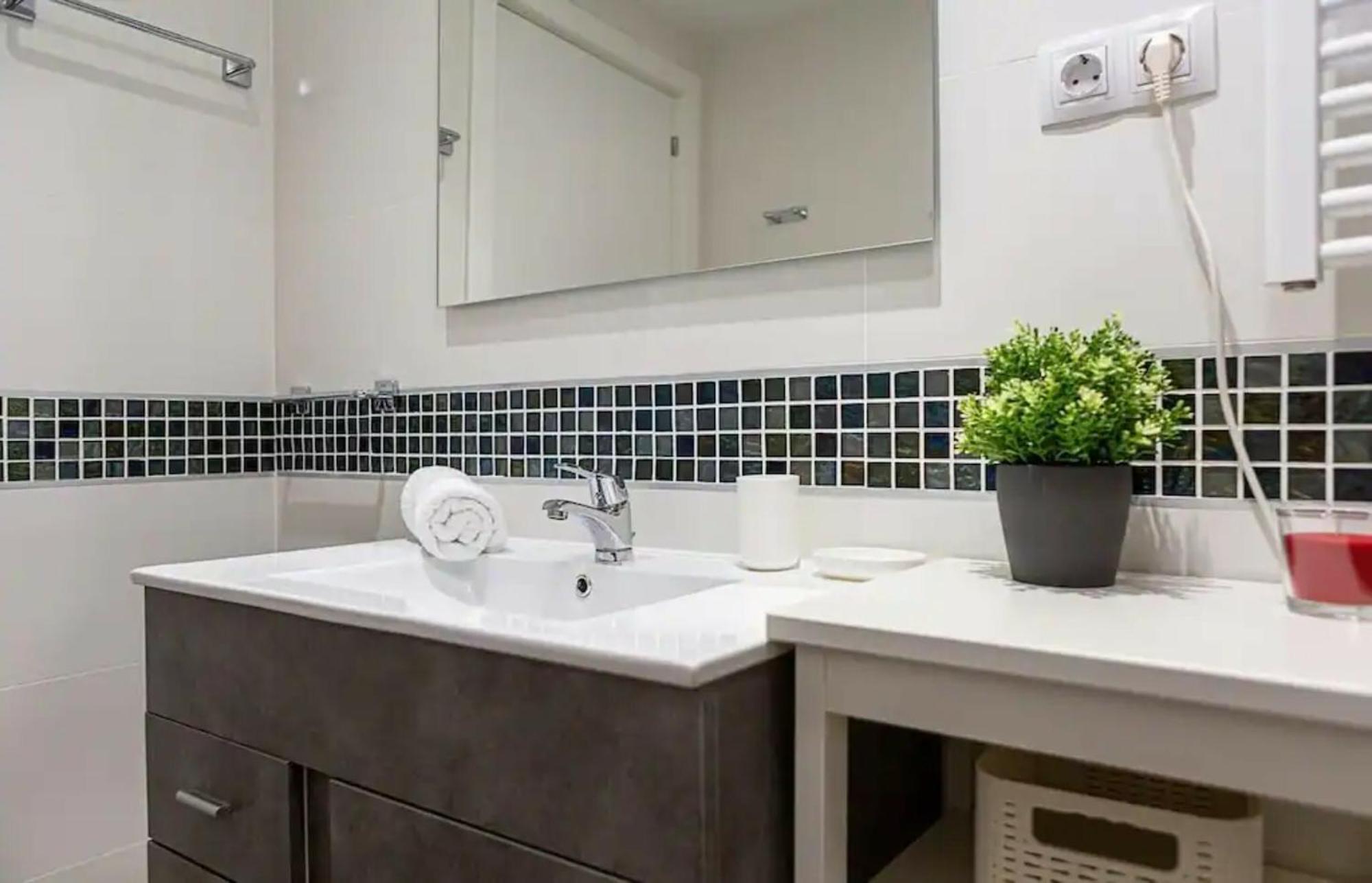 2Bedroom Duplex In Hortaleza Near Metro Madrid Exteriér fotografie